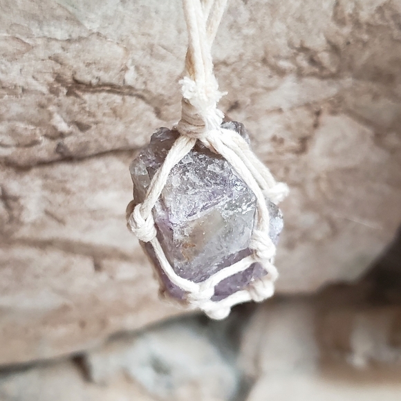 LAST ONE! Natural amethyst crystal simple macrame necklace - Picture 2 of 5